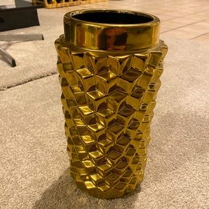 Gold vase!